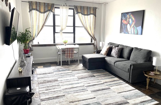 Comfy Dowtown Apartment over looking the city of Jacksonville.