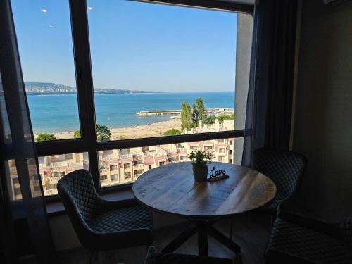 Comfy Flat Sea View & Strong Wi-Fi