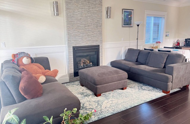 Comfy Private Room & Ensuite Bath Near Skytrain/Metrotown, Not a whole house