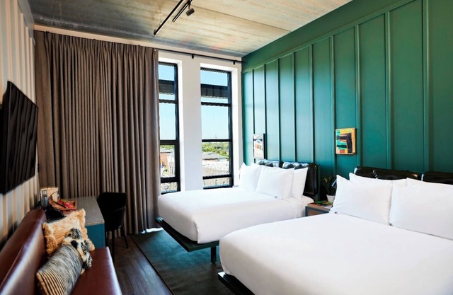 Comfy Room w/Rooftop Bar and All-Day Cafe in Trendy East Nashville