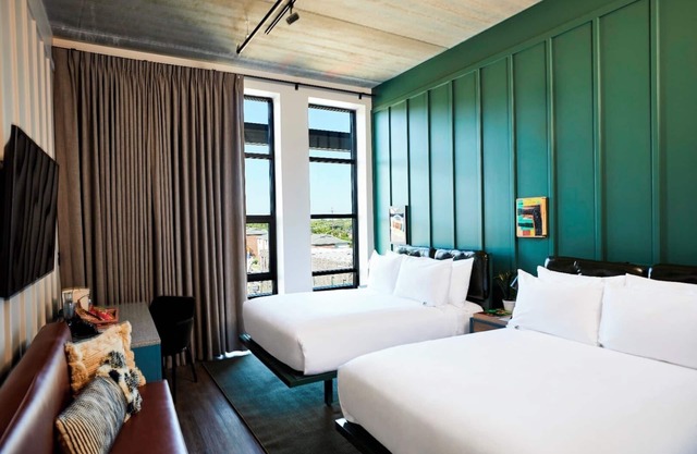 Comfy Room w/Rooftop Bar and All-Day Cafe in Trendy East Nashville