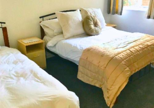 Comfy Staycation! 2BR City Centre Westcliff Beach & High St by Everhome Ltd
