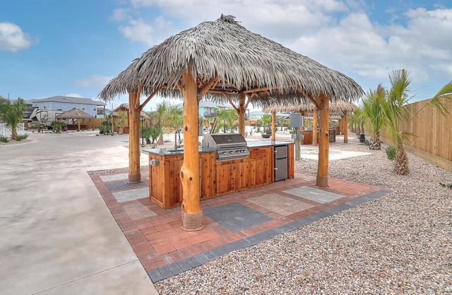 Community Pool, In Town, Dog Park, Fishing, WIFI, Laundry Room, Walking Paths
