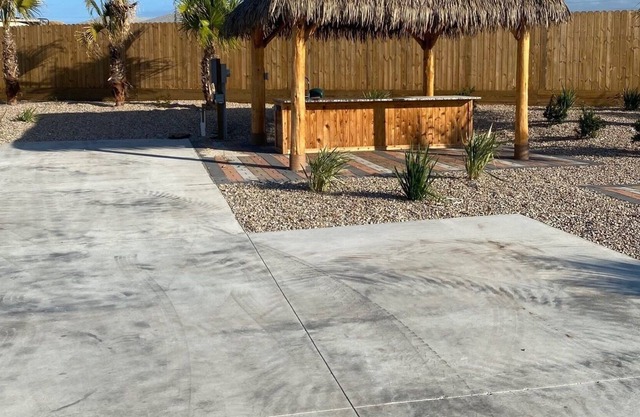 Community Pool, In Town, Dog Park, Fishing, WIFI, Laundry Room, Walking Paths