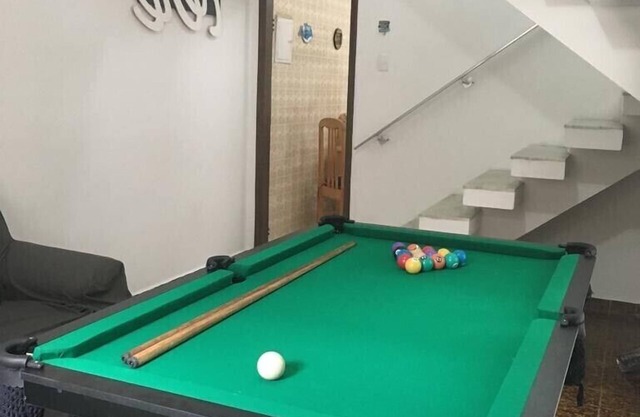 COMPLETE HOUSE WITH GARAGE, WIFI, BARBECUE. AND A POOL TABLE.