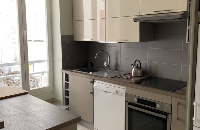 Completely renovated 2-room Libération apartment