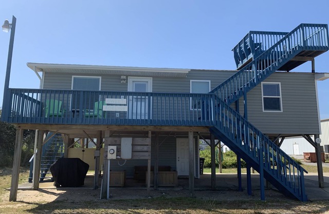 Completely Renovated Beach Box with Ocean Views & Easy Beach Access