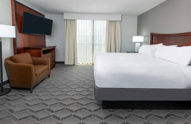Complimentary Breakfast Available! Near Downtown Dallas and Dallas Love Field!