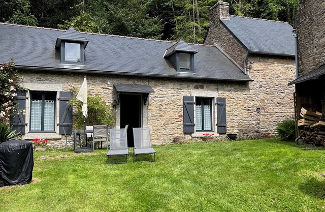 Concarneau, Former Mill of Kérangoc, in the countryside, near the ocean, Wifi