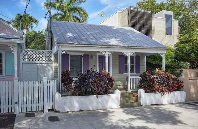 CONCH COTTAGE: Old Town - Hot Tub - 1 Block from Duval - 1BD/1BA RealKeyWest
