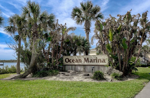 Condo- Breathtaking, panoramic views of intracoastal.steps to Atlantic Ocean
