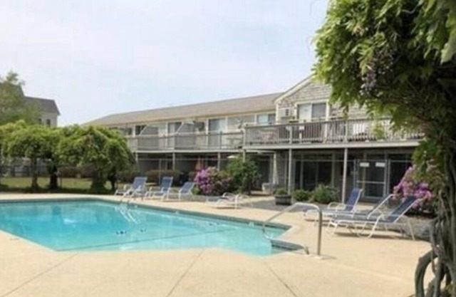 Condo close to the beach and across the street from the marina.