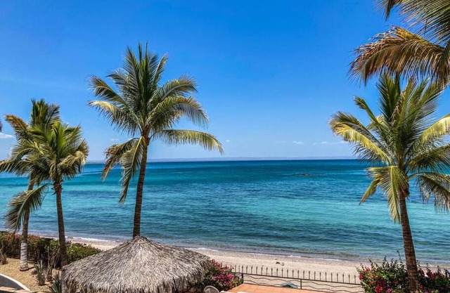 "Condo Delfines" acogedor espacio en la playa !