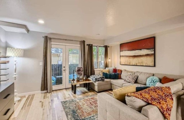 Condo Near Downtown Boulder!/Shops/Bars/Trails