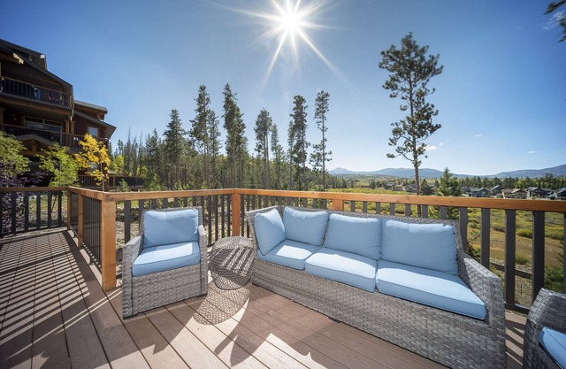 Condo near slopes w/deck views & fireplace
