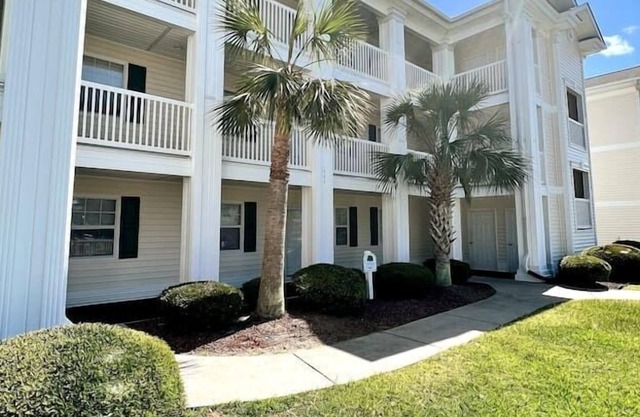 ~Condo on the Course ~ Pool ~ Sleeps 7 ~ Jacuzzi!!