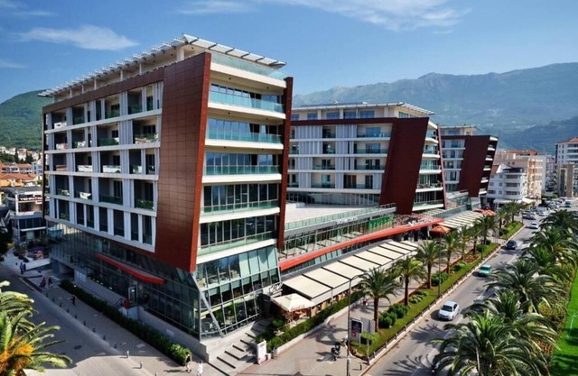 Condo Studio Plaza