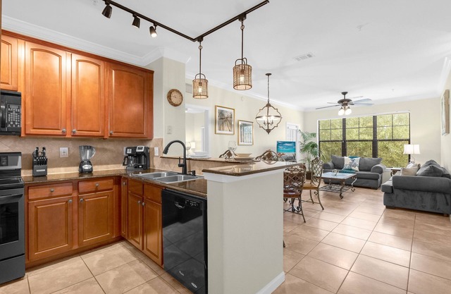 Condo With Private Patio - Near Animal Kingdom