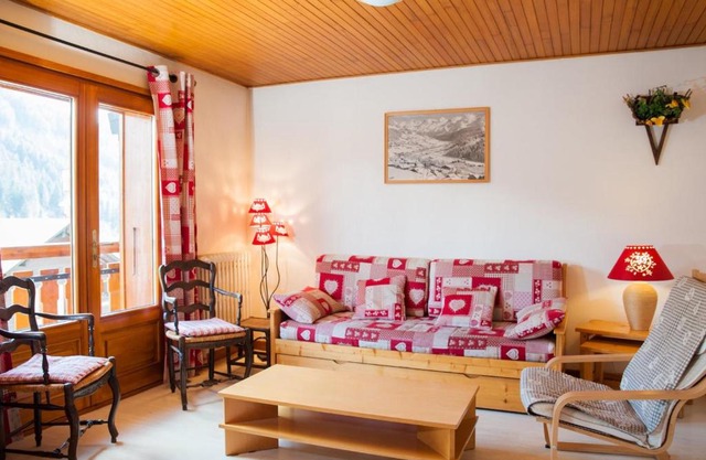 Confortable 4 chambres, balcon, proche télécabines - FR-1-467-67