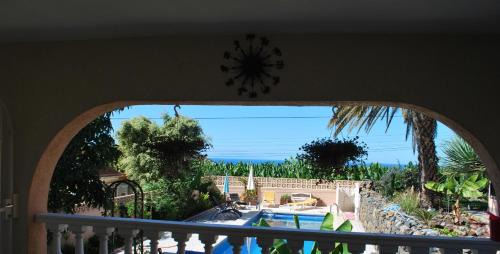 Confortable Estudio con Terraza, Piscina y Barbacoa para Escapadas