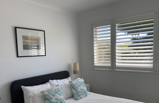 Conjola Inn-let with SUP's, canoe & bikes for two....