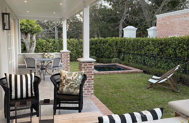 Constantia Architectural designed cottage, gorgeous interiors,landscaped garden
