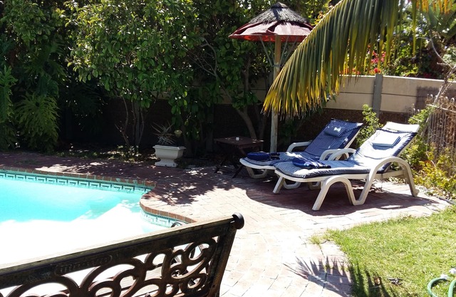 Constantia Lazy River, Arum Cottage 2 Bedrooms ,Sleeps 4 option for 3 bedroom