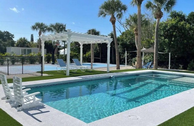 Containing Luxury in Jensen Beach-Sandollar