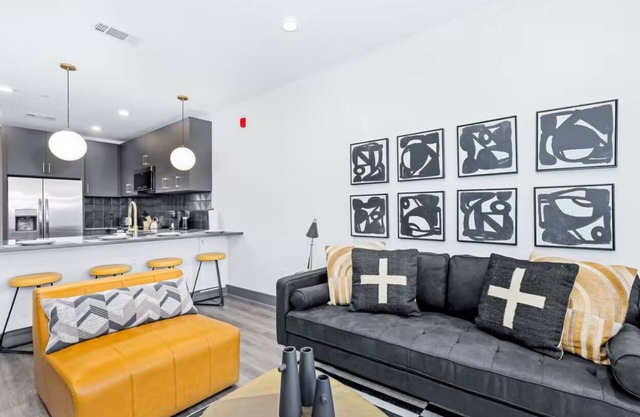 Contemporary 1BR Muse/Walk to Broadway!