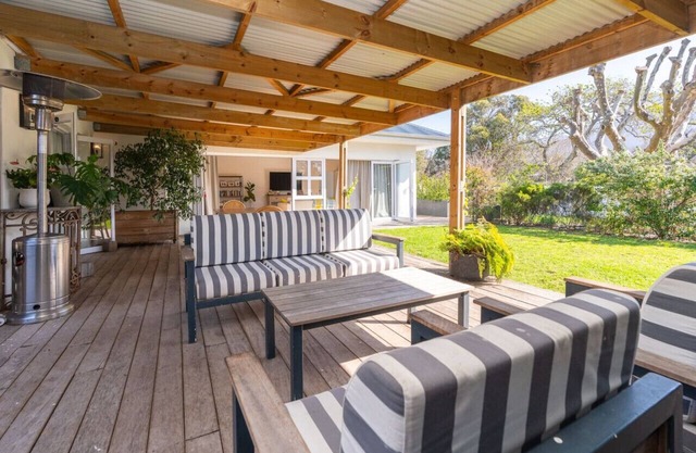 Contemporary 4-Bedroom Oasis
