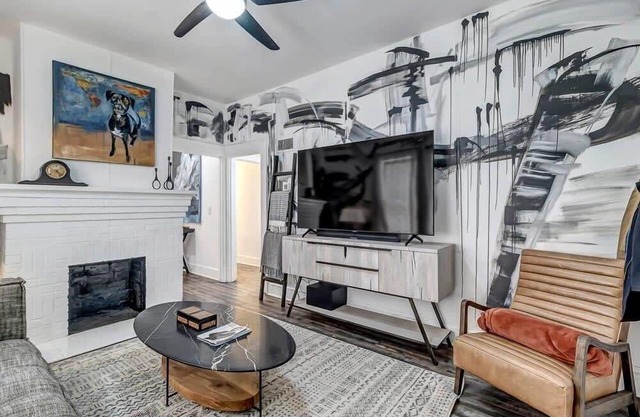 Contemporary Apartment - 5 Min To TIAA Bank Field!