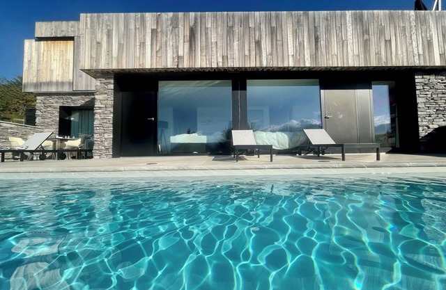 Contemporary architect-designed house in the mountains - pool/sauna - luxury and calm