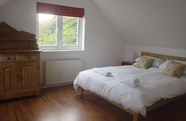 Contemporary Beach House with sea views and short walk to Blue Flag beach