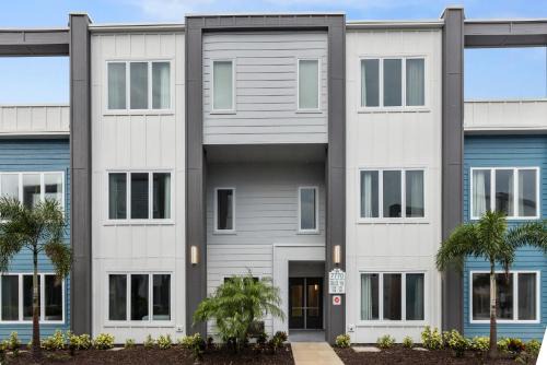 Contemporary Condo Near Disney With Resort & Waterpark Access - B18-131