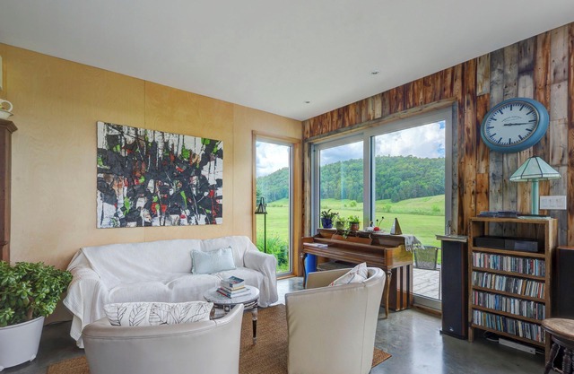 CONTEMPORARY DESIGN IN EXTRAORDINARY NATURAL ENVIRONMENT! Cozy Comfort & Nature!