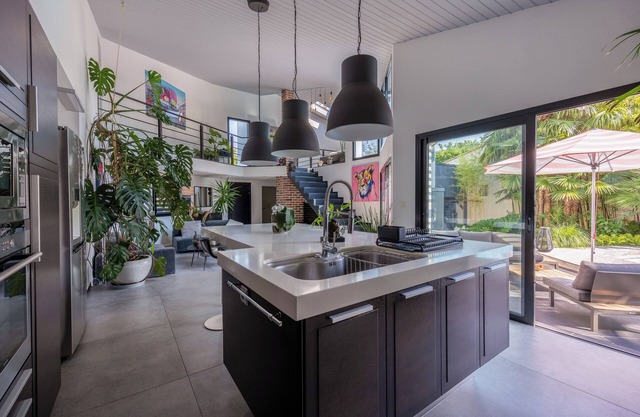 Contemporary house 180 M2 with swimming pool and jacuzzi tropical atmosphere