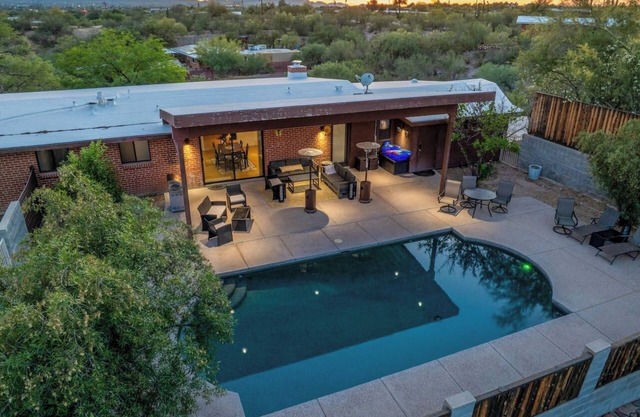 Contemporary Resort w/Heated Pool+Sports Court