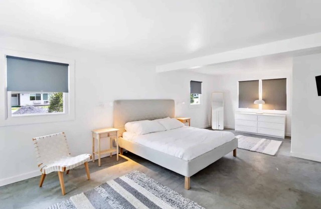 Contemporary Room w/Tea Station Near Von Trapp Lodge! Outdoor Pool