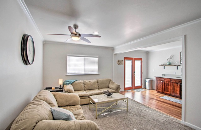 Convenient Burien Getaway: 12 Mi to Dtwn SEA!