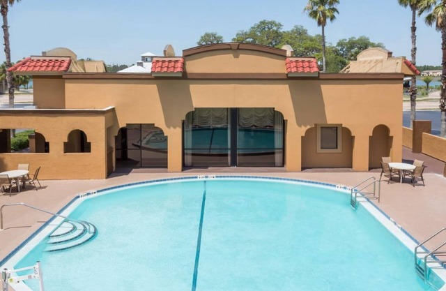 Convenient Location in Historic Downtown! 3 Spaces, Onsite Pool & Free Parking