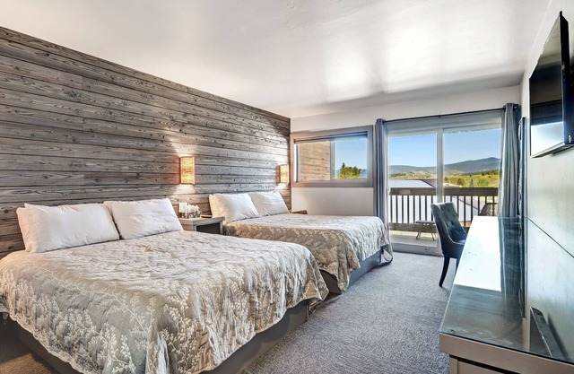 Convenient Location | Elk Horn Lodge 205