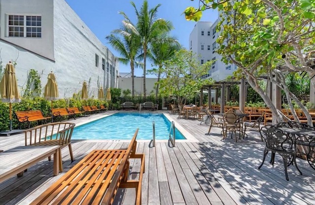Convenient South Beach Stay! Outdoor Pool & nr Lummus Park, Miami Beach