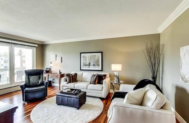 Convenient Southside- 10 min to West Edmonton Mall, Cross Cancer Clinic, U of A