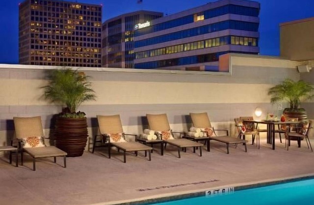 Convenient Stay, Superb Location! 4 Relaxing Units, Near Houston Zoo, w/Pool!