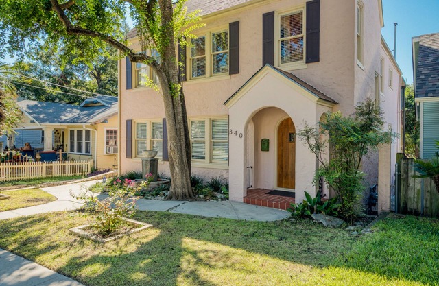 Convenient to Downtown, Riverwalk, Pearl, Zoo and Museums! New Hot Tub!