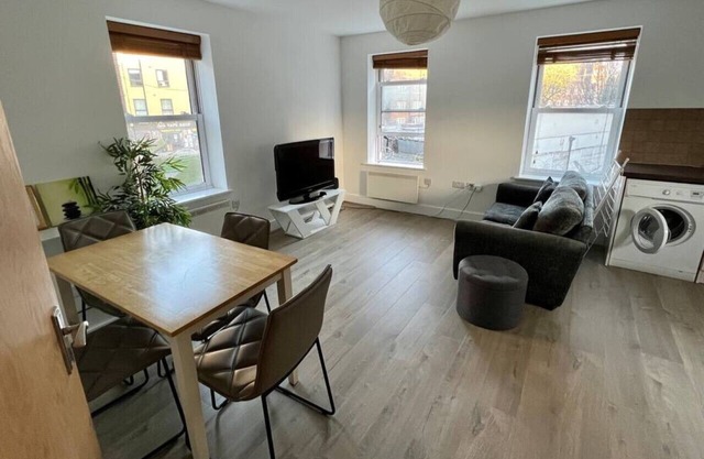 Conveniently Located Modern Flat