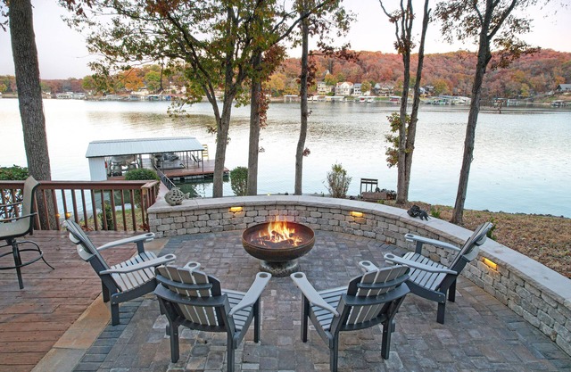 Conveniently Located Lakefront Home - Gorgeous Views - Privacy - Dock In Cove