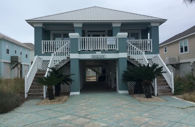 Conveniently located between beach & community pools, tennis court; dog friendly