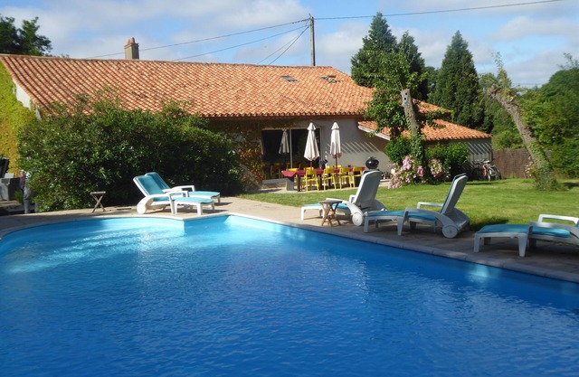 Converted Farmhouse With Private Pool And Tennis Court