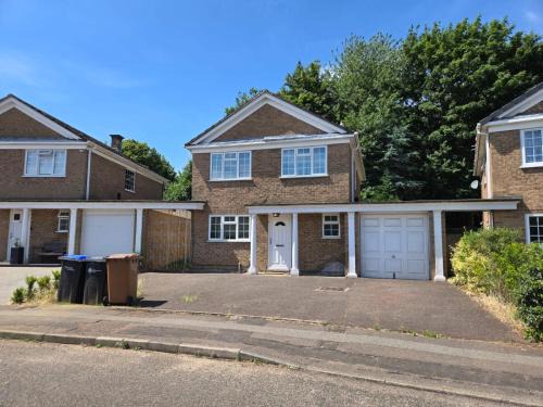 Conyngham Villa, Luxury Detached House, 6 Beds, 4BR,Large garden, Parking - Sleeps 8